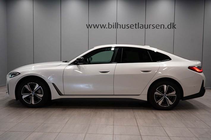 Hvid BMW i4 fra 2023