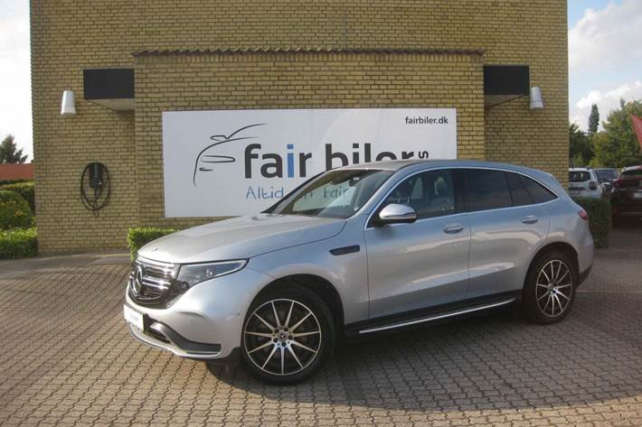 Sølv Mercedes EQC400 fra 2019 set udefra