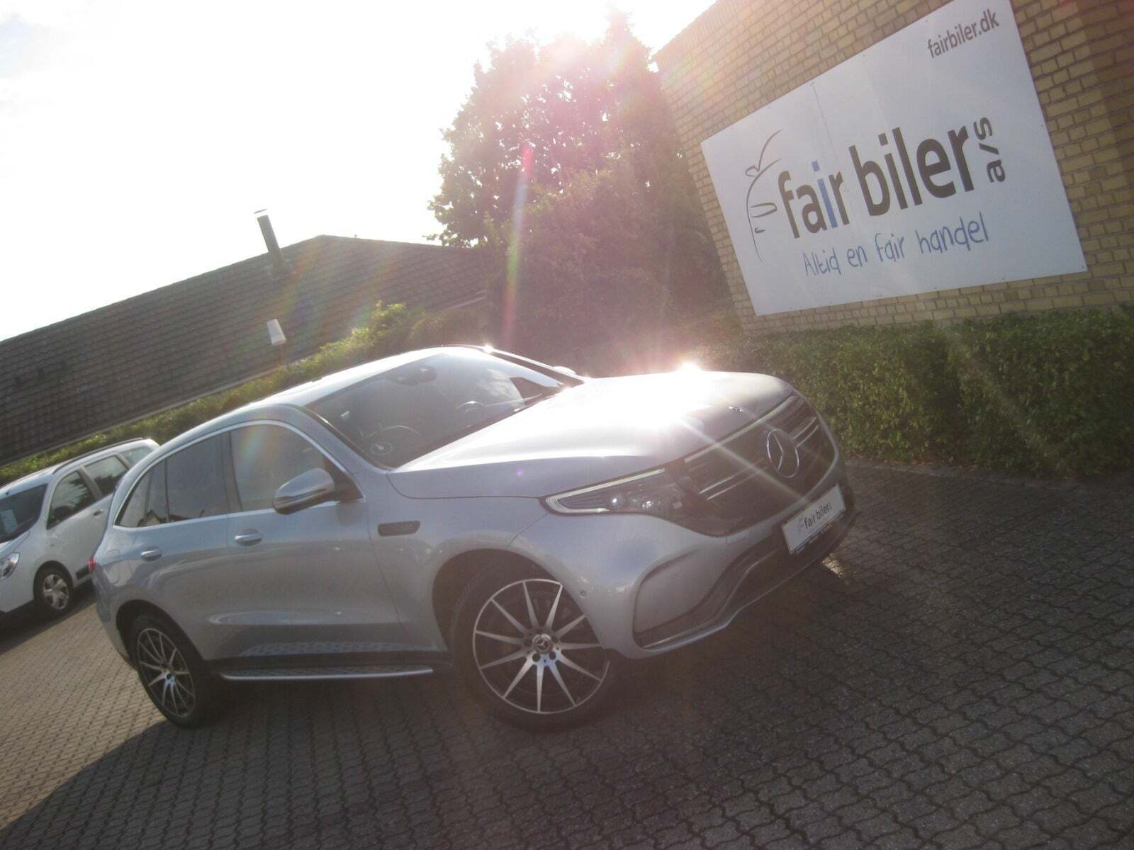 Sølv Mercedes EQC400 fra 2019