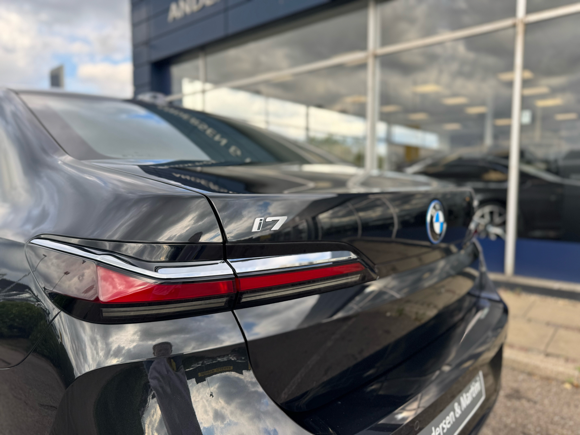 Sort BMW i7 fra 2022