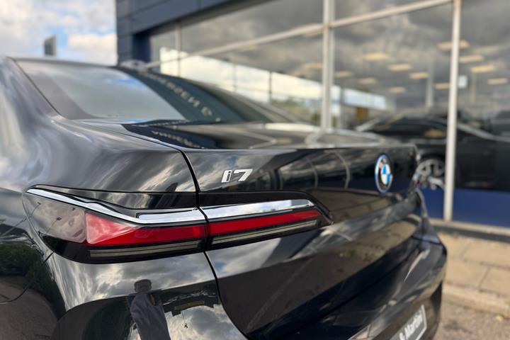 Sort BMW i7 fra 2022