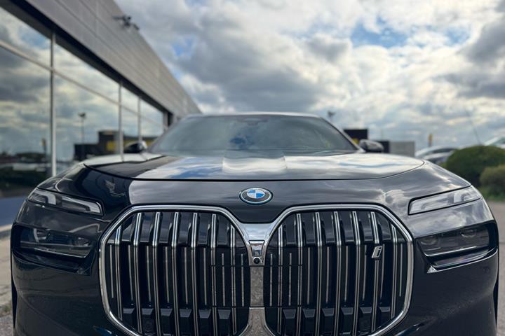 Sort BMW i7 fra 2022