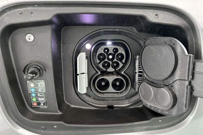 Sølv BMW iX1 fra 2025