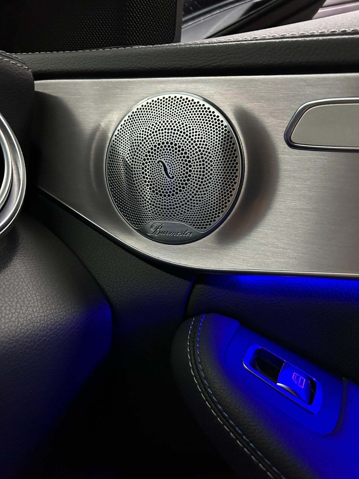 Grå Mercedes C300 de fra 2021
