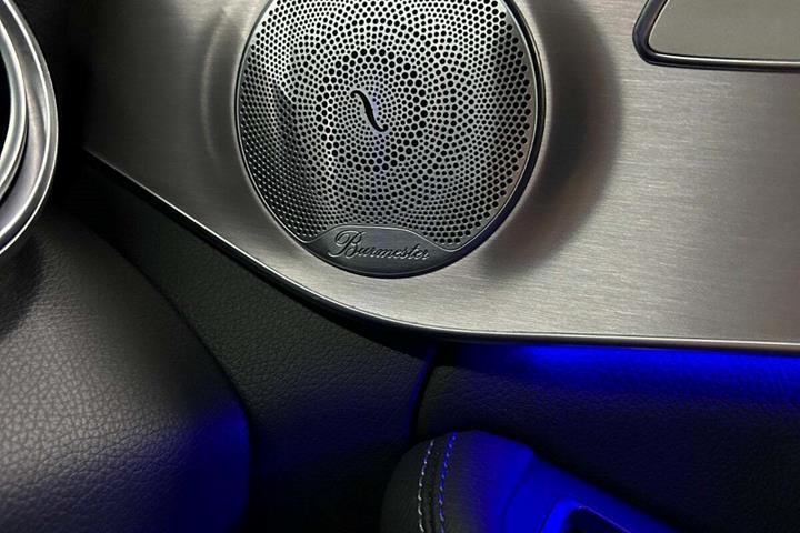 Grå Mercedes C300 de fra 2021