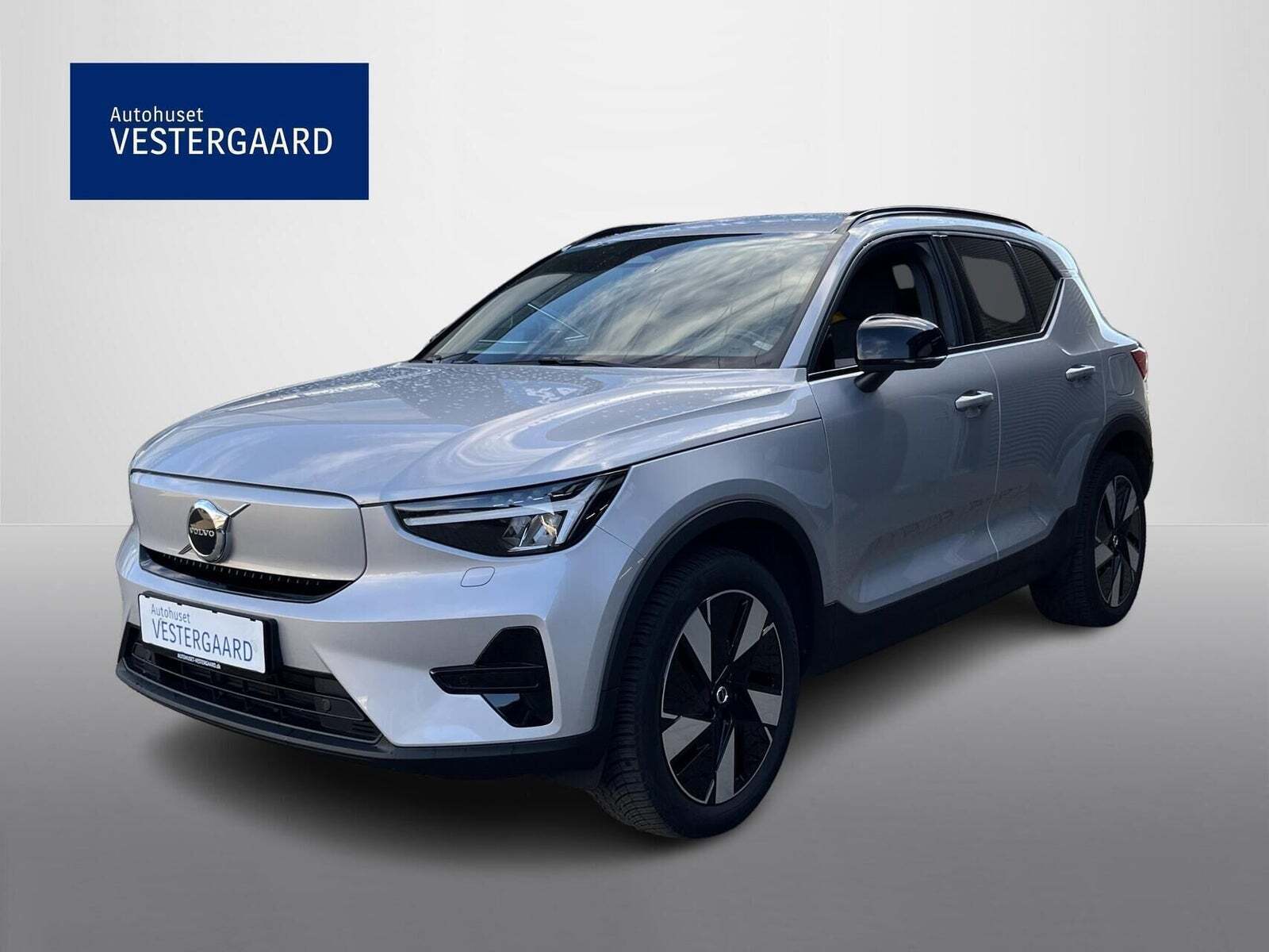Sølv Volvo XC40 fra 2024