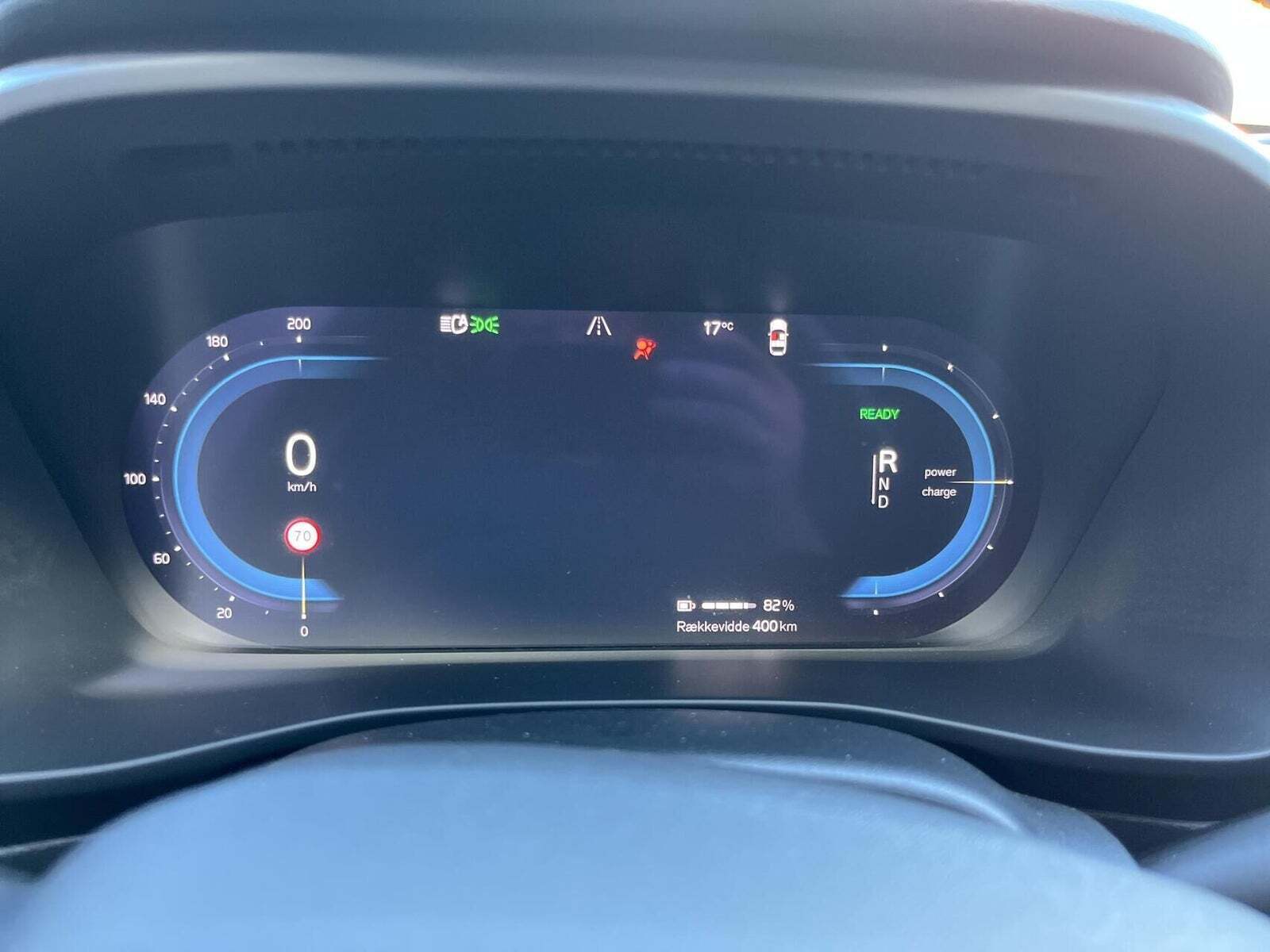 Sølv Volvo XC40 fra 2024