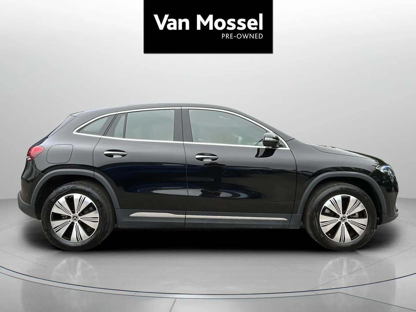 Sort Mercedes EQA250+ fra 2023