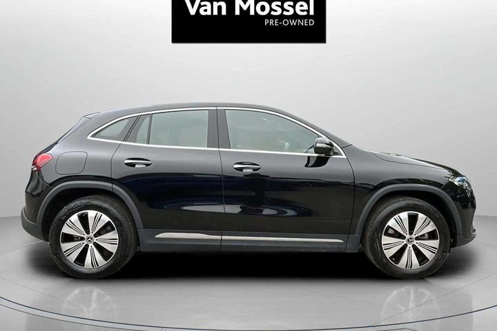 Sort Mercedes EQA250+ fra 2023
