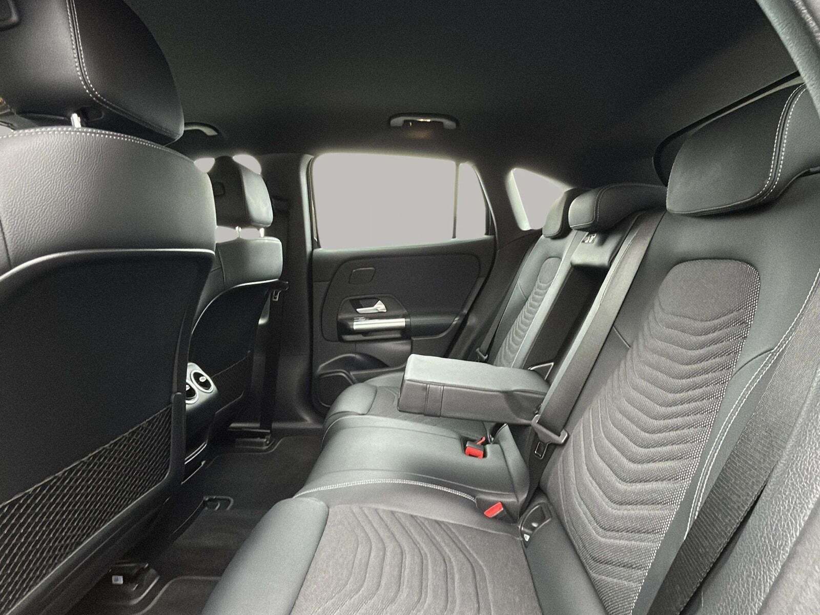 Sort Mercedes EQA250+ fra 2023