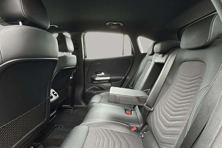 Sort Mercedes EQA250+ fra 2023