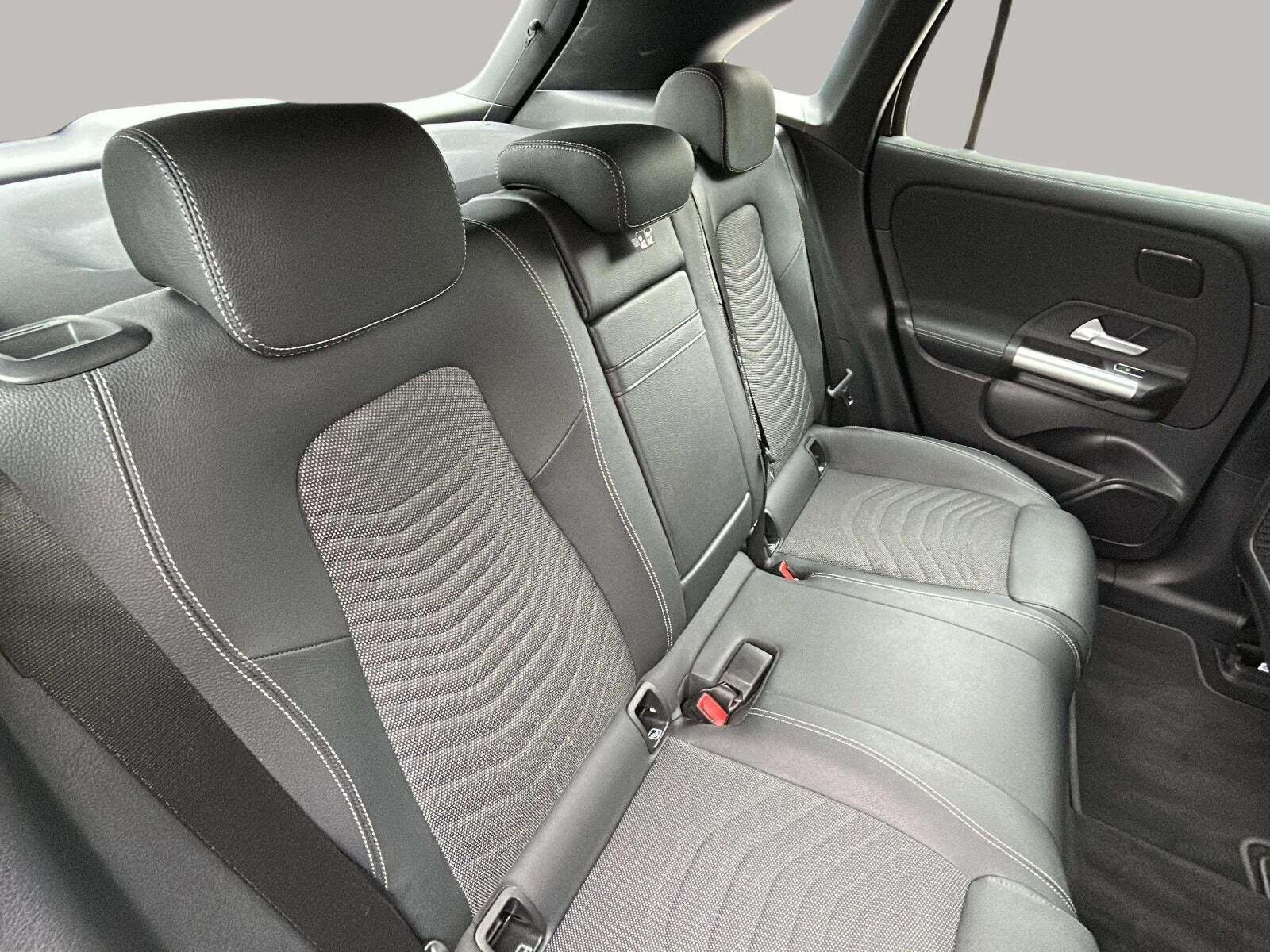 Sort Mercedes EQA250+ fra 2023