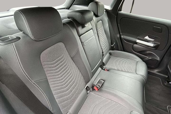 Sort Mercedes EQA250+ fra 2023