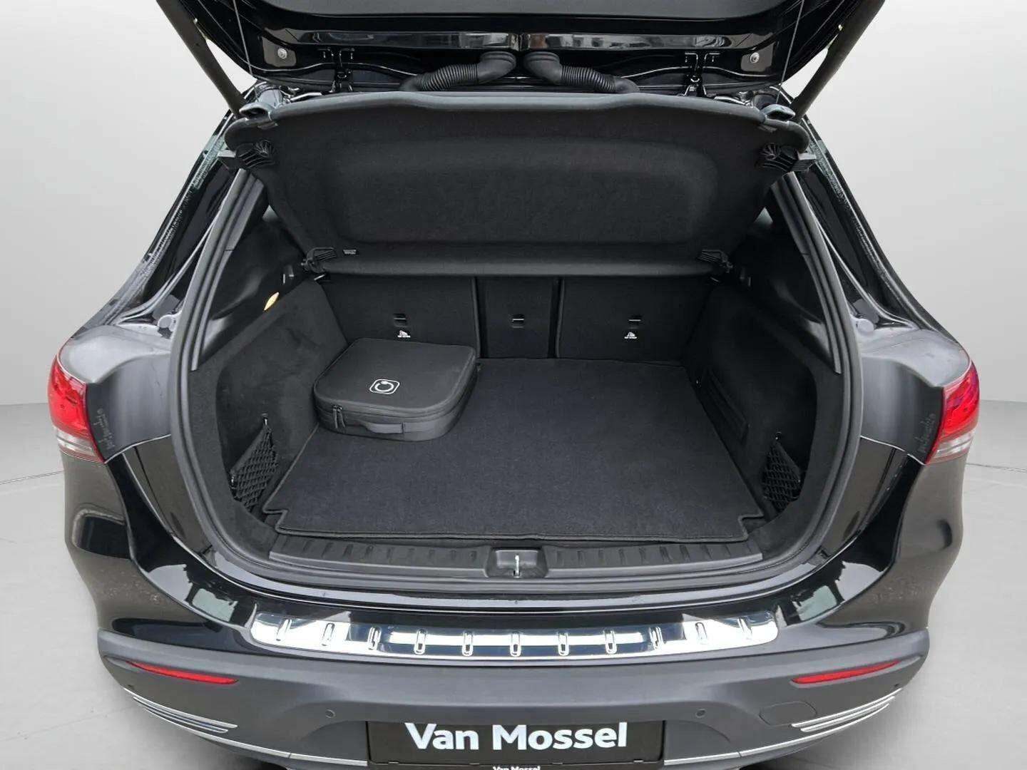 Sort Mercedes EQA250+ fra 2023