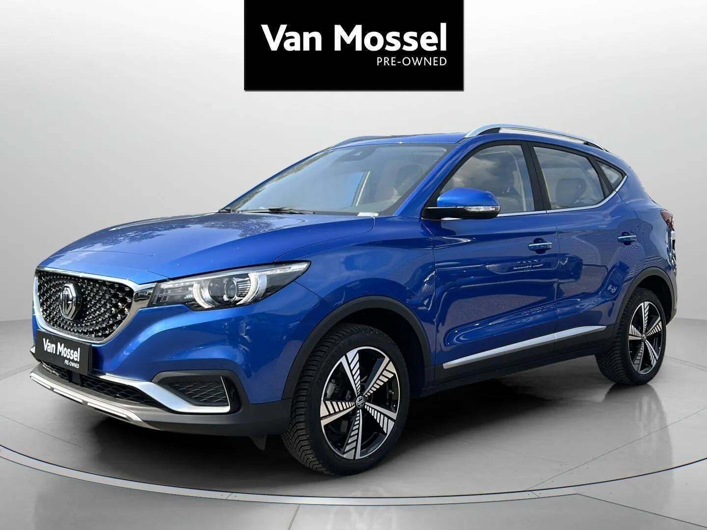 Blå MG ZS fra 2021 set udefra