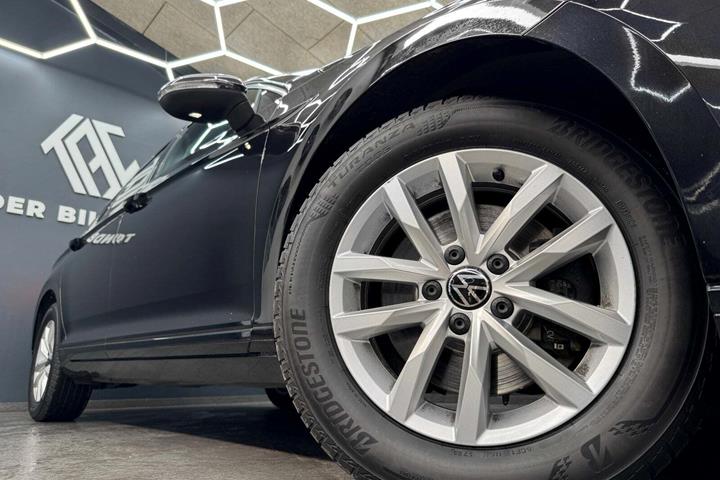 Sort VW Passat fra 2022