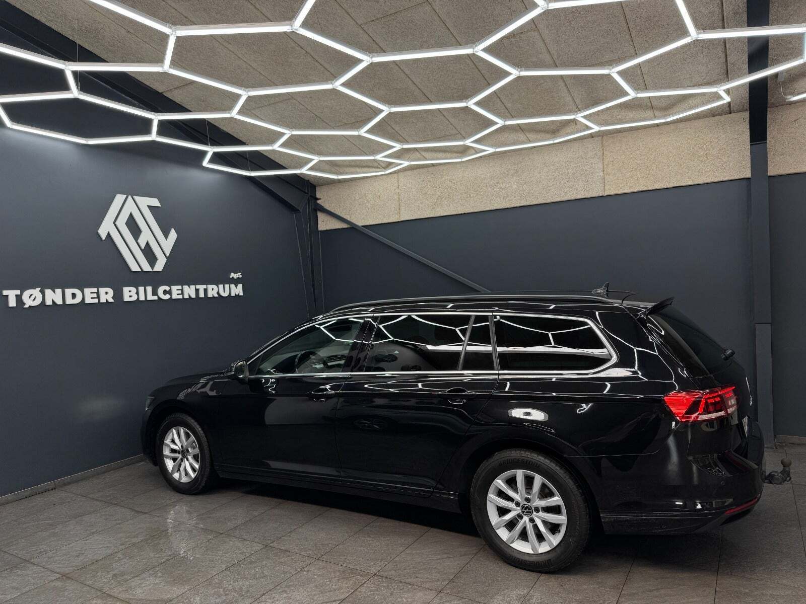Sort VW Passat fra 2022