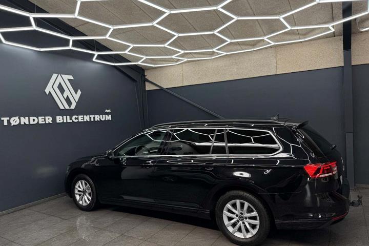Sort VW Passat fra 2022