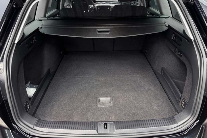 Sort VW Passat fra 2022