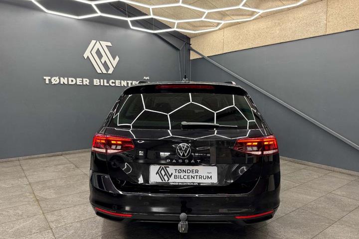 Sort VW Passat fra 2022