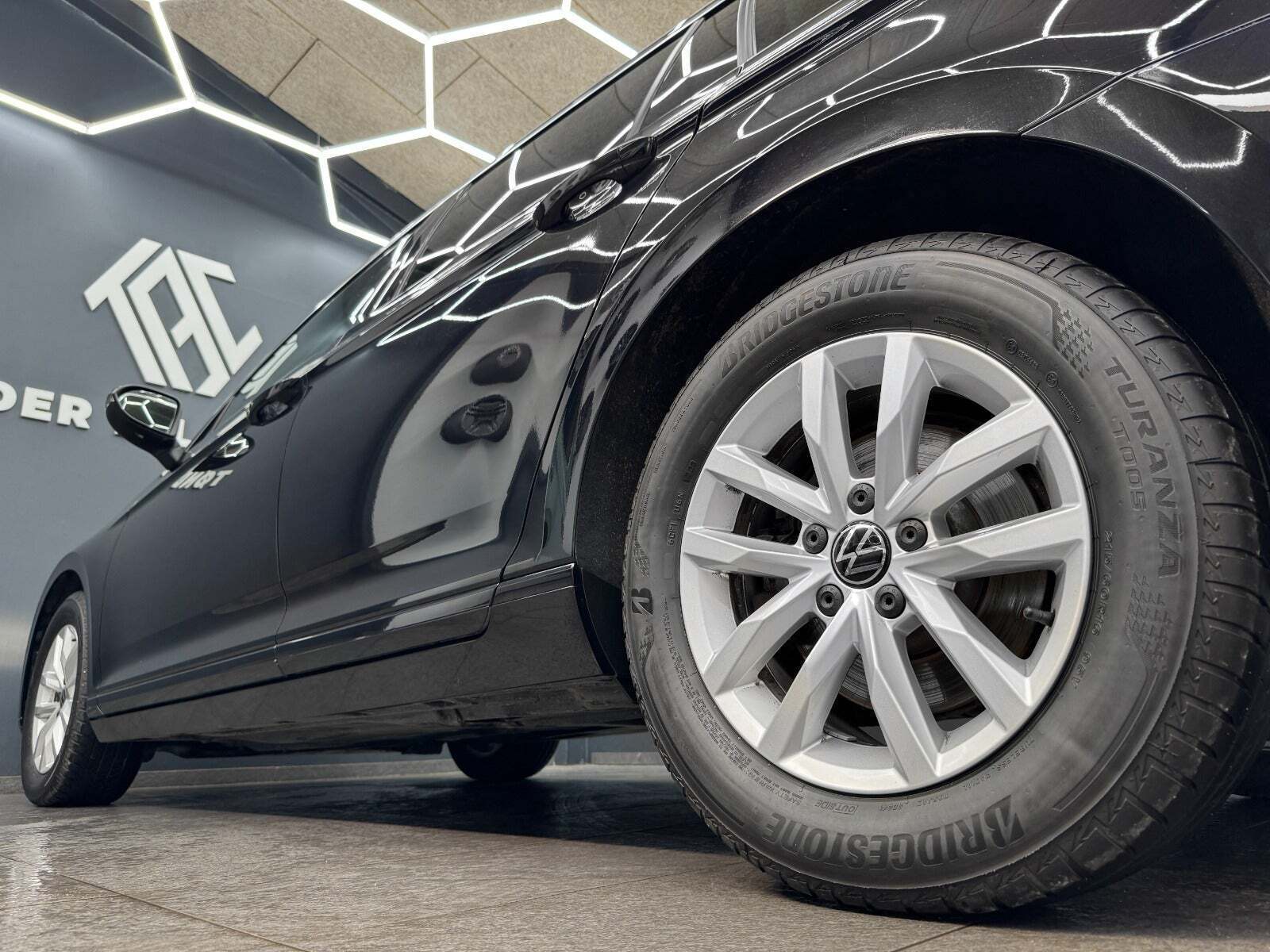 Sort VW Passat fra 2022