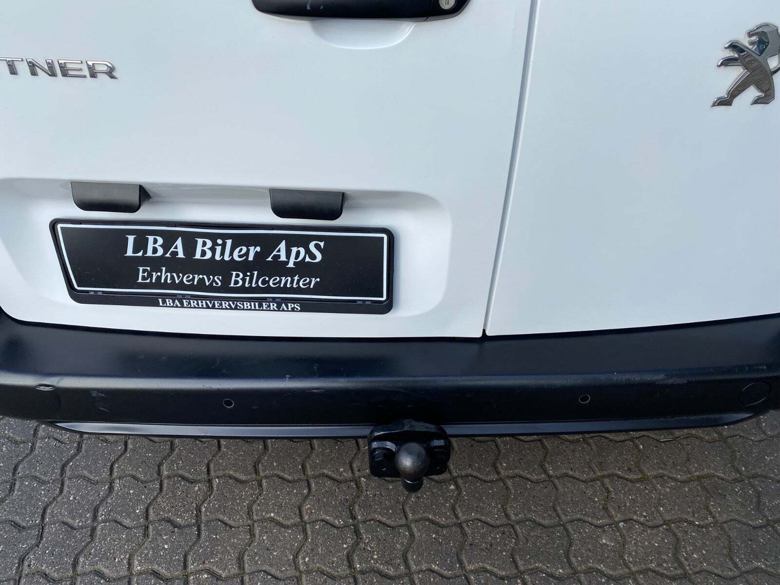 Hvid Peugeot Partner fra 2021