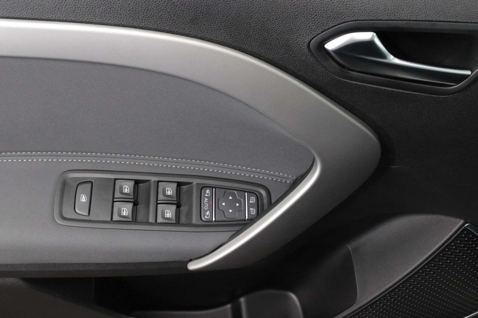 Sort Mercedes EQT200 fra 2023