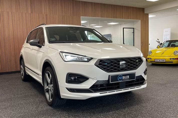 Hvid Seat Tarraco fra 2021 set udefra