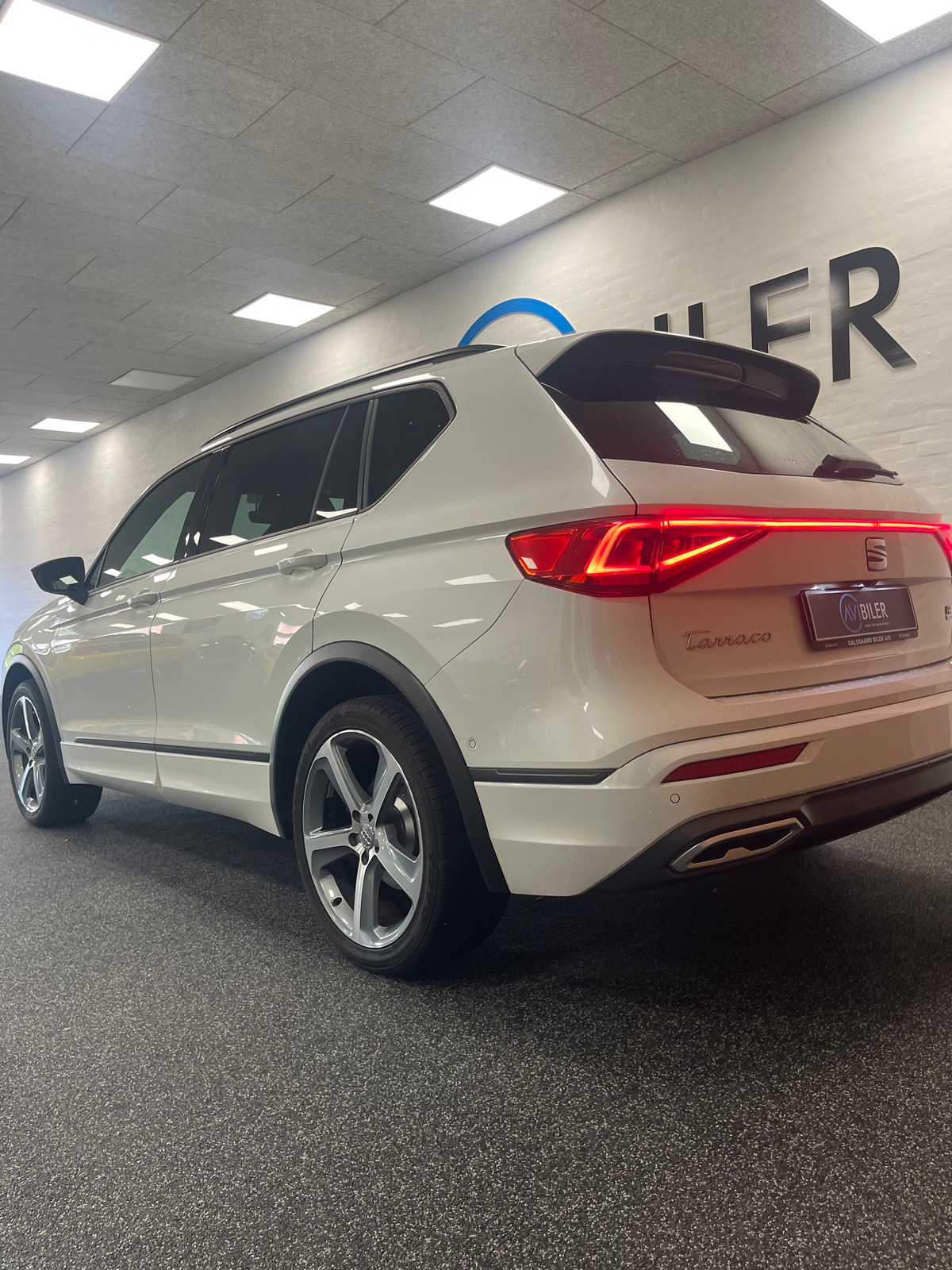 Hvid Seat Tarraco fra 2021 set udefra