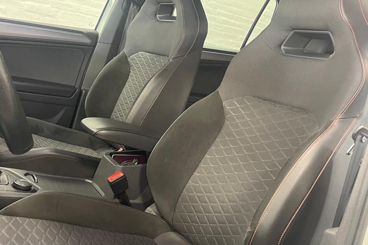 Hvid Seat Tarraco fra 2021 set indefra