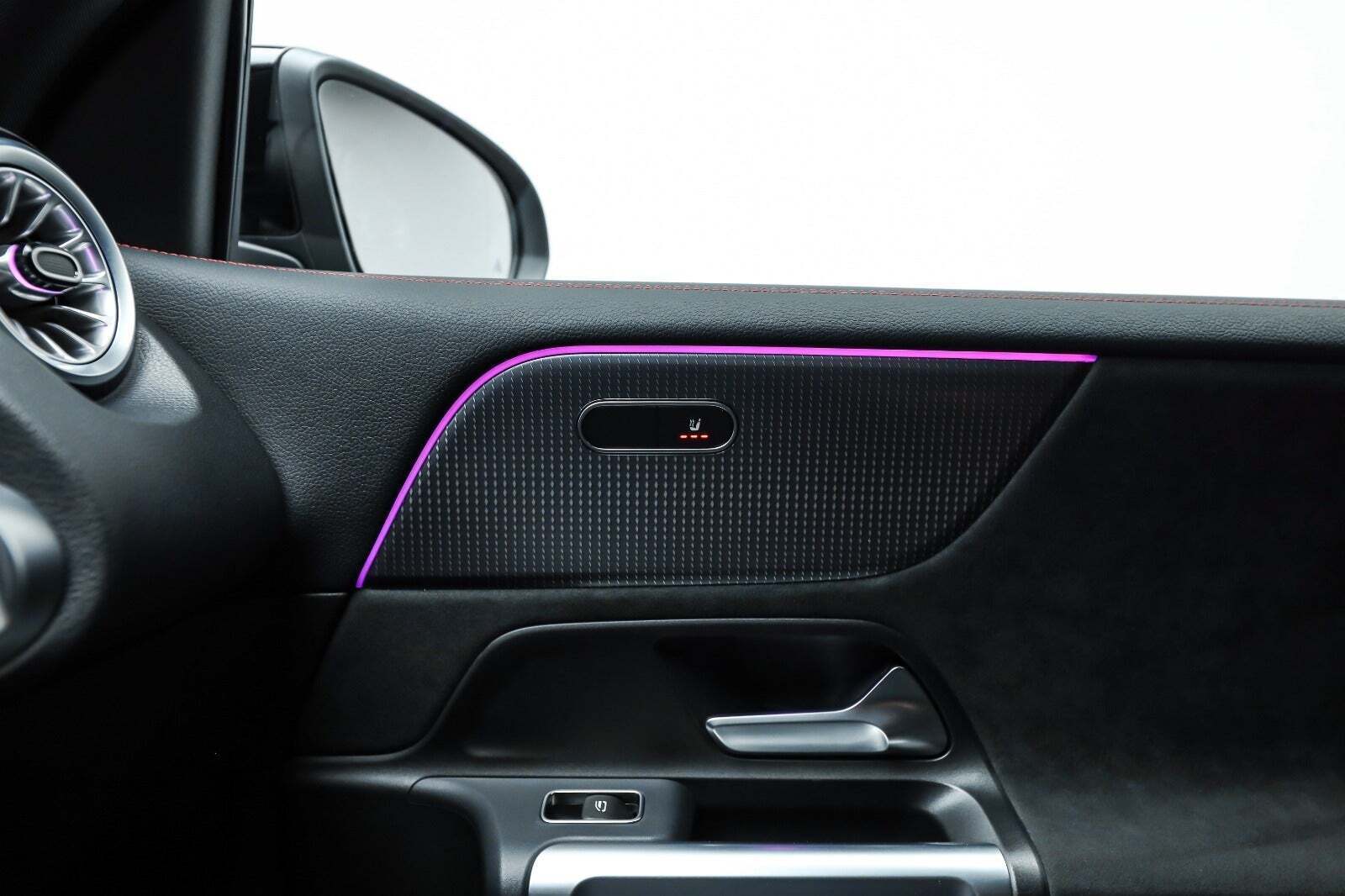 Grå Mercedes EQB350 fra 2023