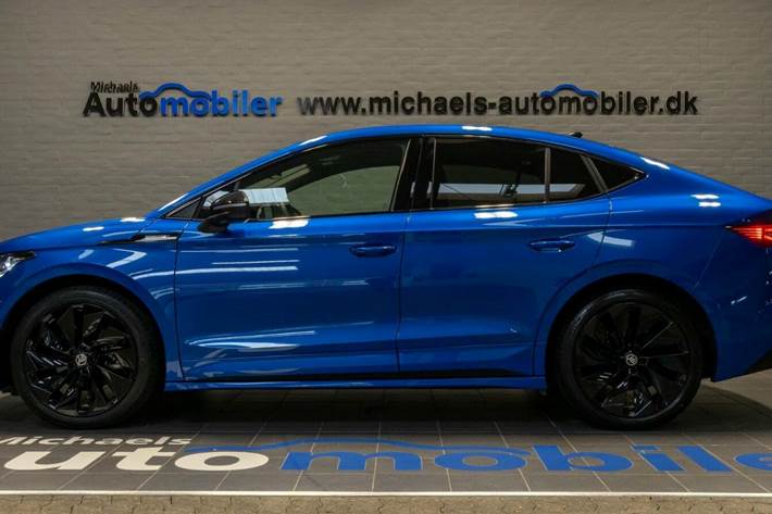 Blå Skoda Enyaq fra 2023