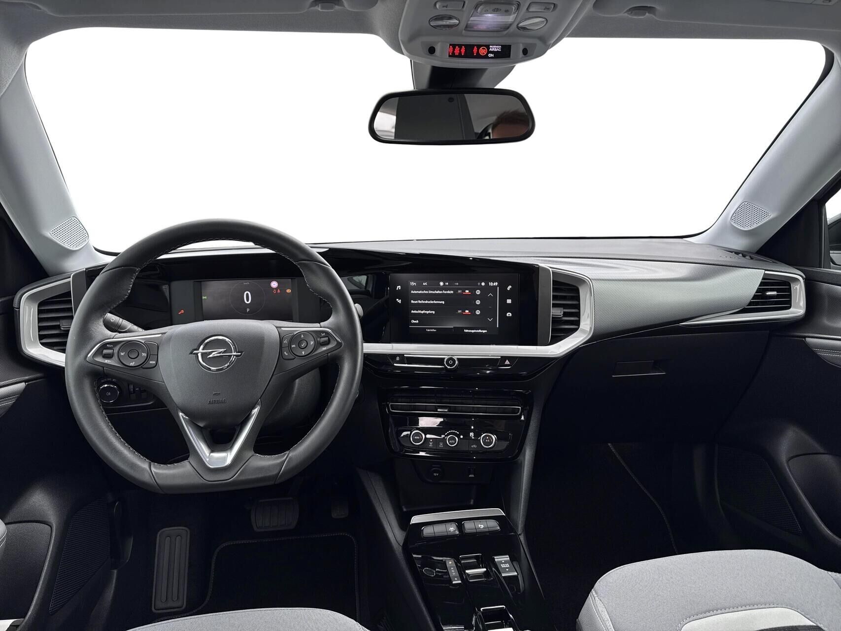 Grå Opel Mokka-e fra 2023