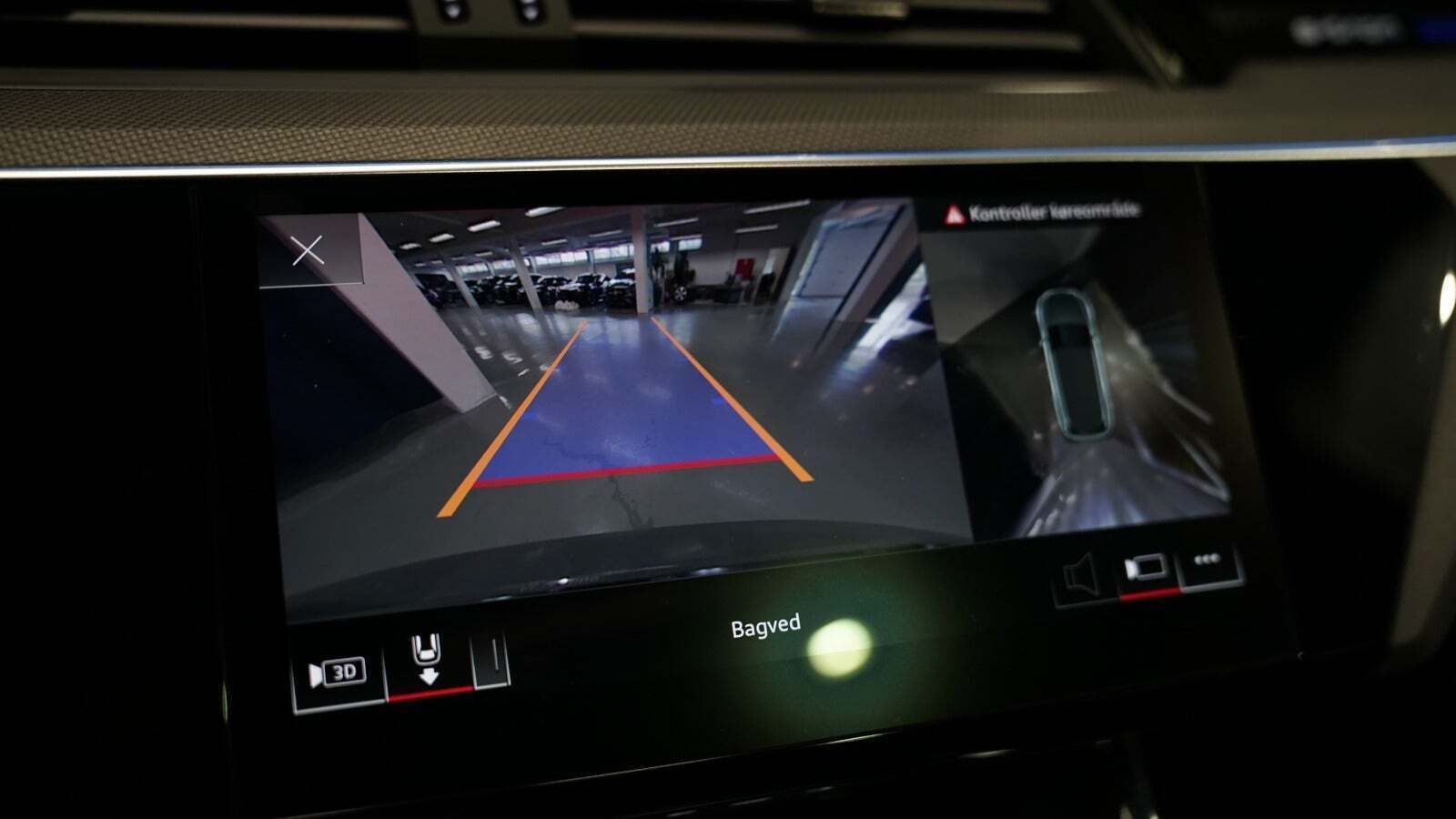 Grå Audi e-tron fra 2022