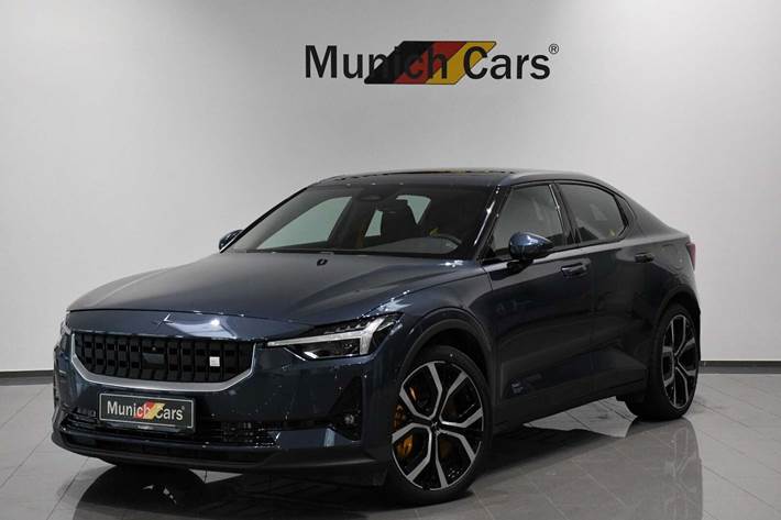 Gul Polestar 2 fra 2023 set udefra