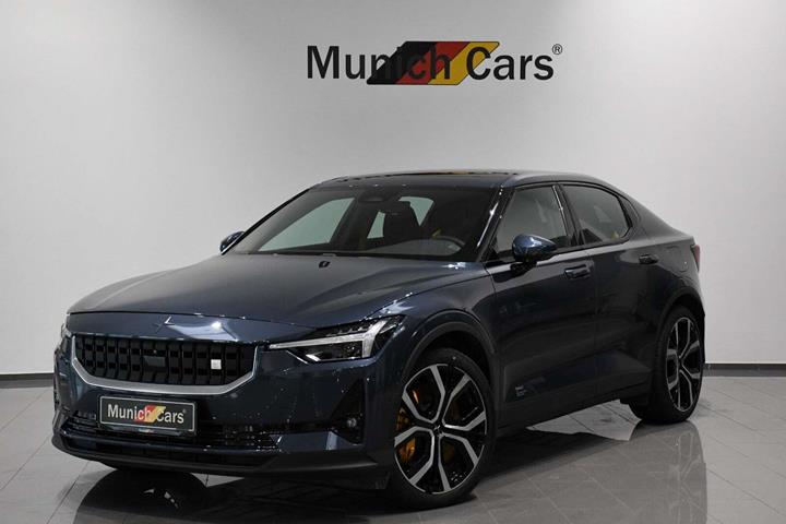 Gul Polestar 2 fra 2023 set udefra