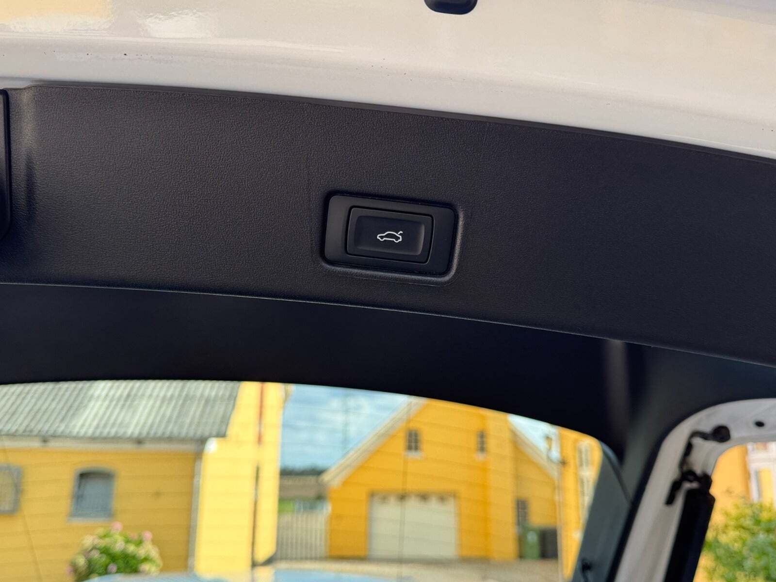 Hvid Audi Q4 e-tron fra 2022