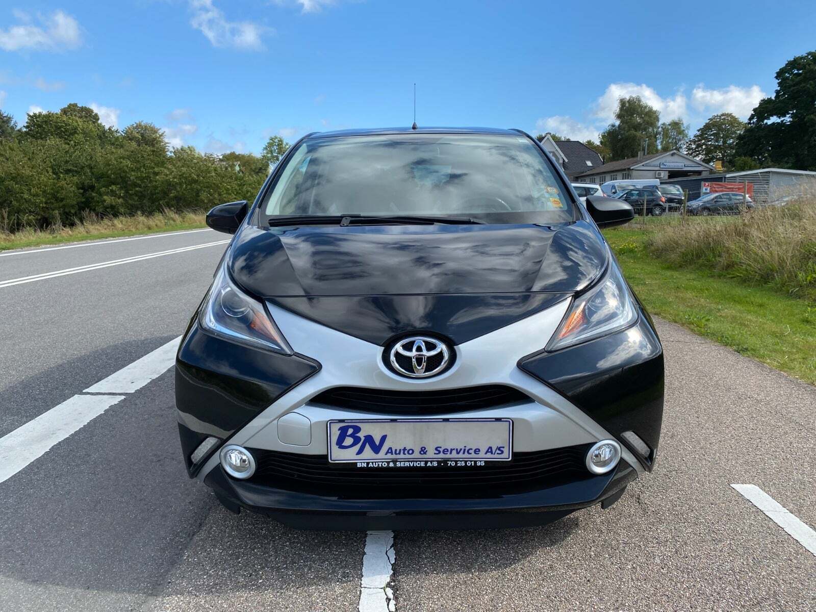 Sort Toyota Aygo fra 2016