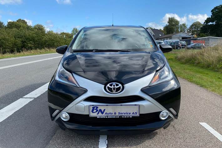Sort Toyota Aygo fra 2016