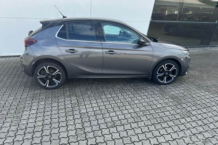 Grå Opel Corsa fra 2020