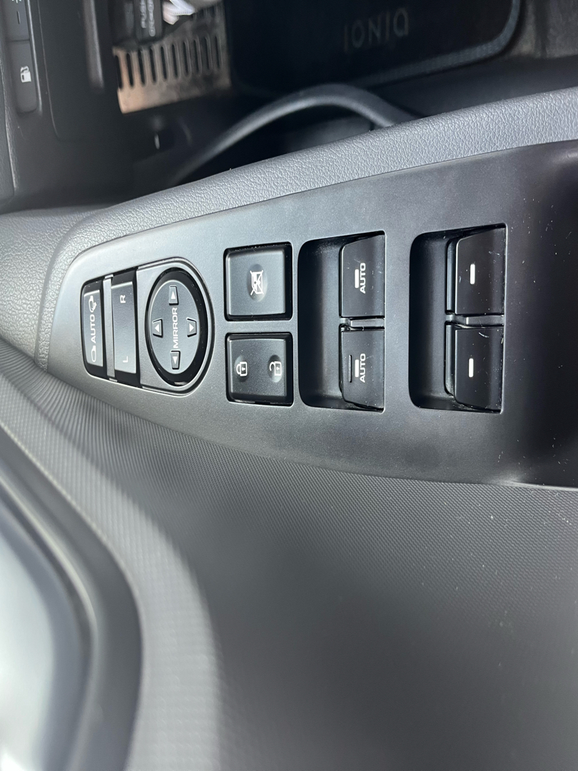 Blå Hyundai Ioniq fra 2019