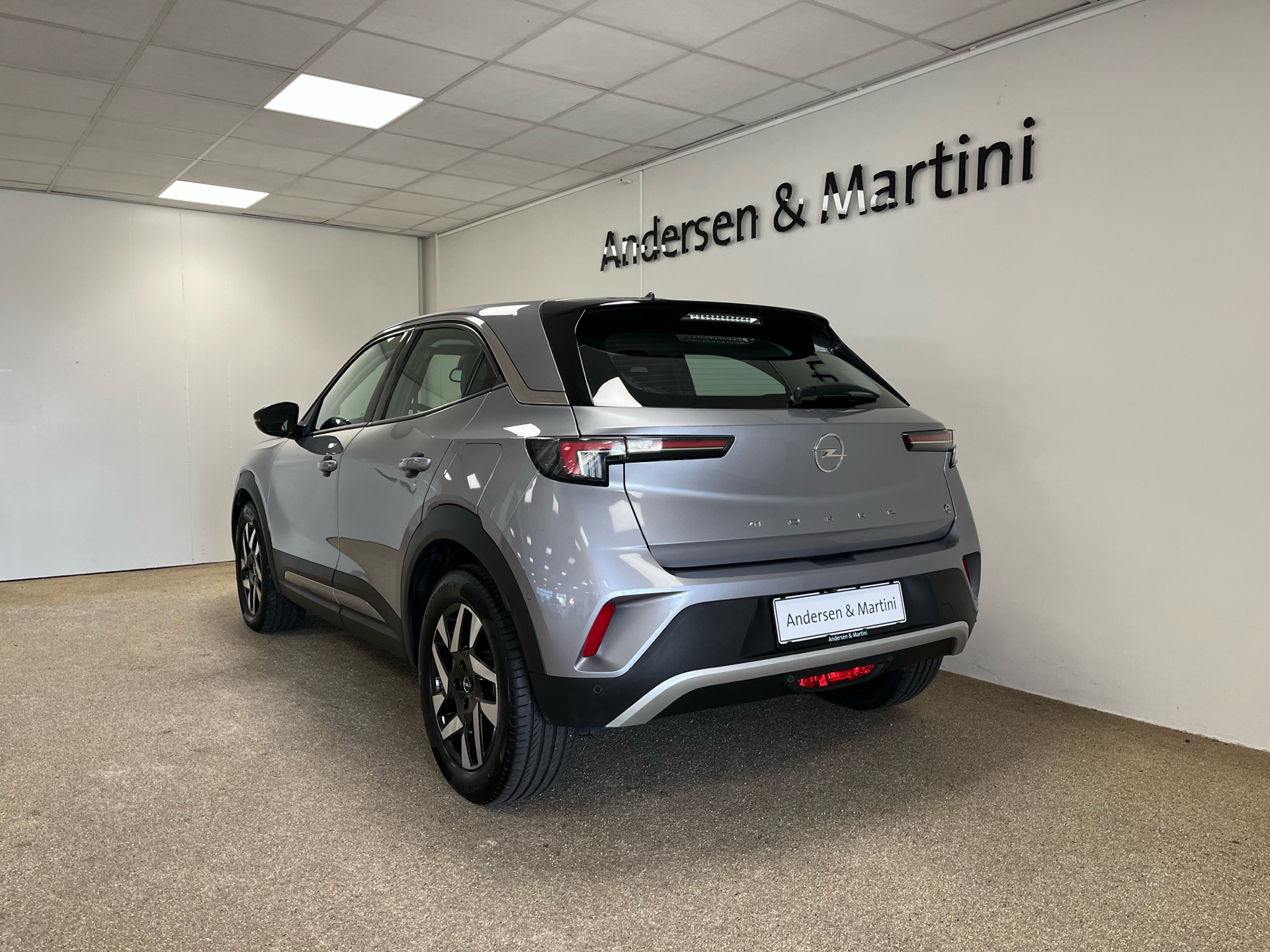 Grå Opel Mokka-e fra 2022