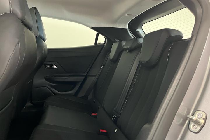 Grå Opel Mokka-e fra 2022
