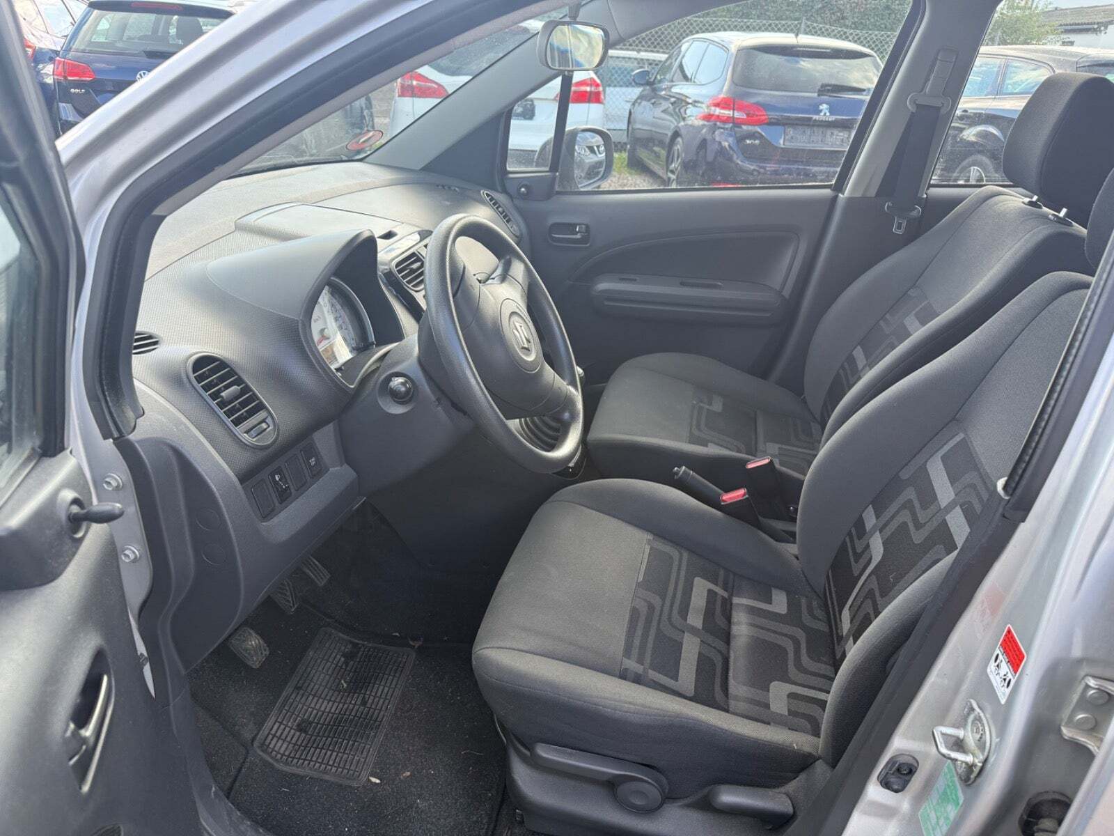 Grå Suzuki Splash fra 2012