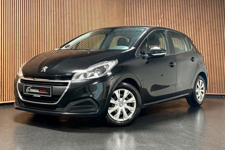 Sort Peugeot 208 fra 2015 set udefra