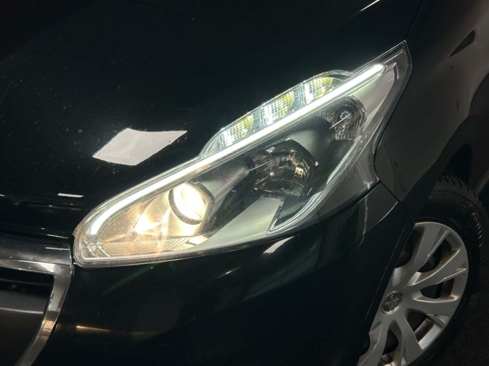 Sort Peugeot 208 fra 2015