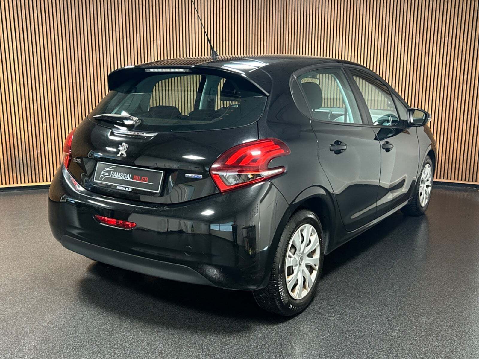 Sort Peugeot 208 fra 2015
