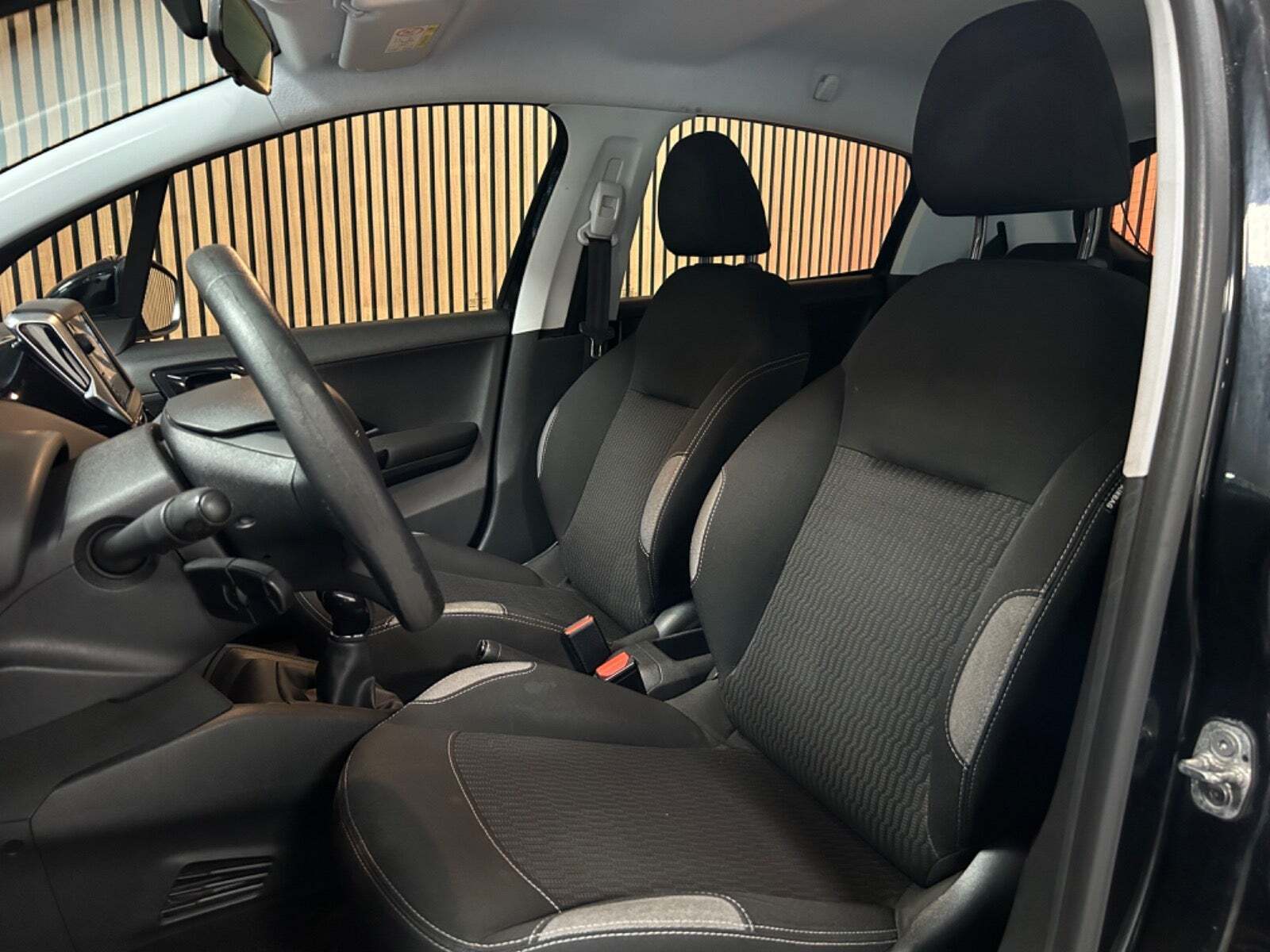 Sort Peugeot 208 fra 2015