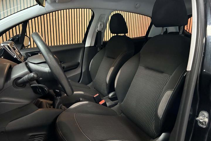 Sort Peugeot 208 fra 2015