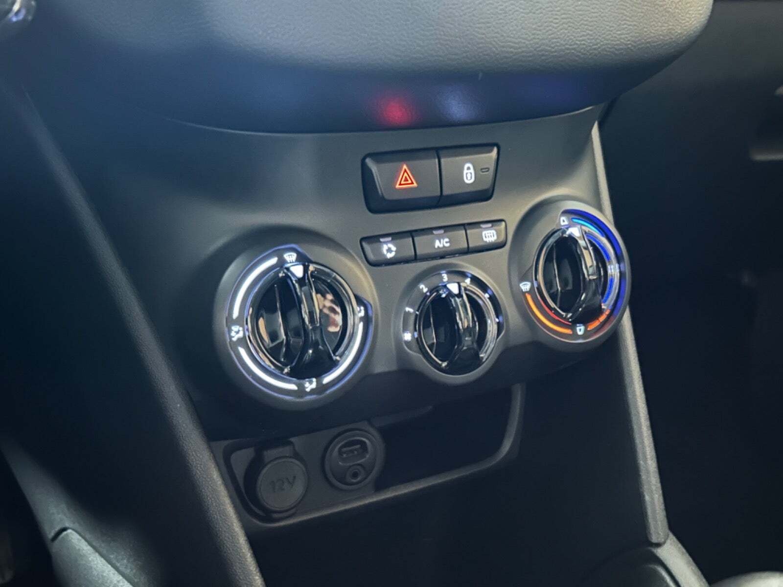 Sort Peugeot 208 fra 2015